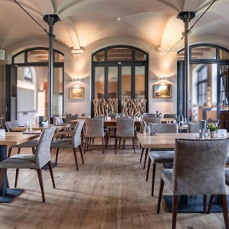 Schlossgut Gross Schwansee Exterior photo Restaurant Restaurant St. Peter