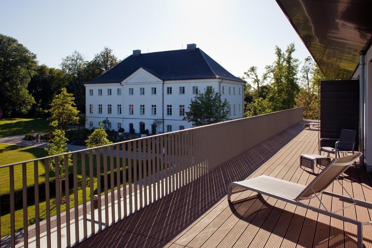 Schlossgut Gross Schwansee Exterior photo The terrace of the hotel