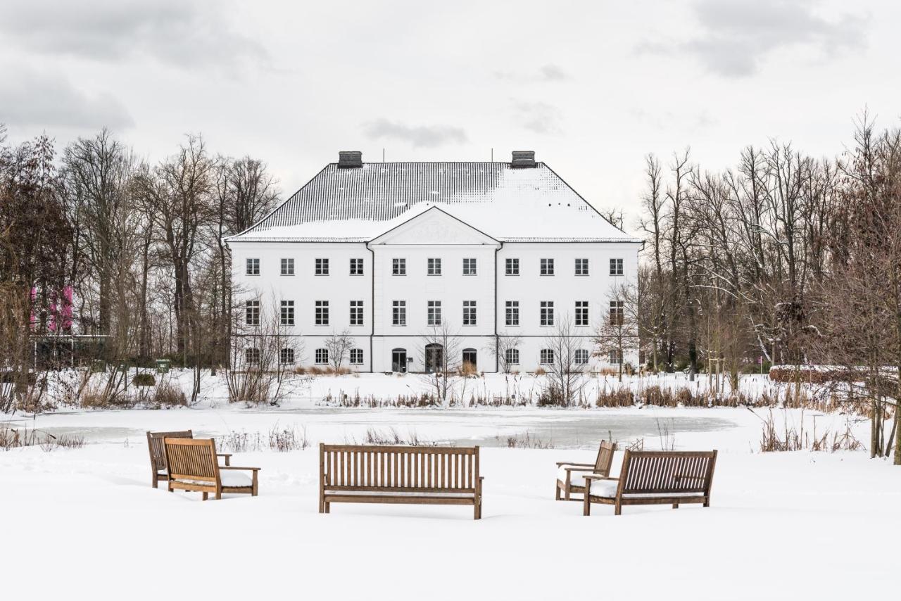 Schlossgut Gross Schwansee Exterior photo The main building of the university
