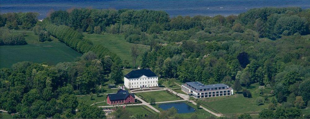 Schlossgut Gross Schwansee Exterior photo Aerial view of the main buildings