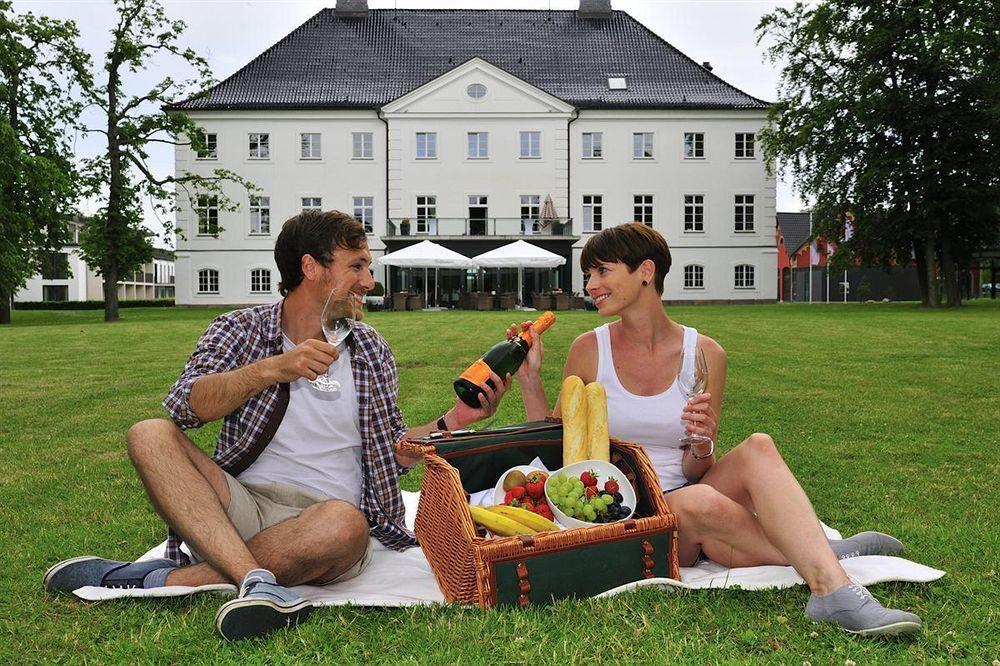Schlossgut Gross Schwansee Exterior photo A picnic in Germany