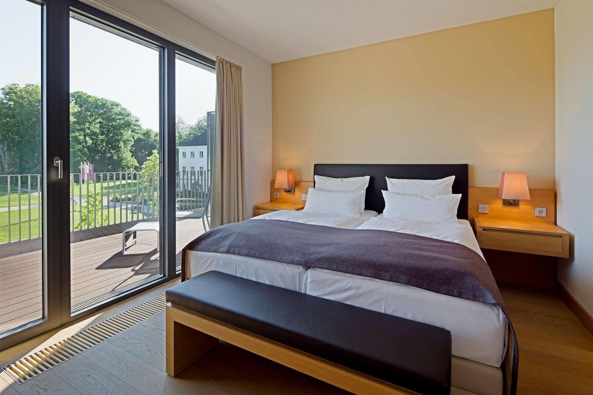 Schlossgut Gross Schwansee Exterior photo A bedroom at the hotel